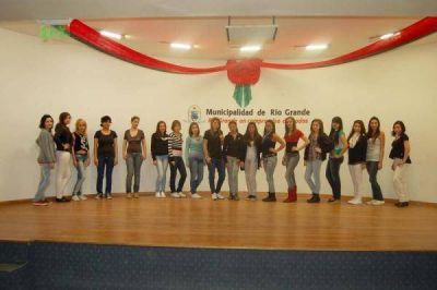 Se presentaron las veinte postulantes a Reina del Carnaval Provincial 2012