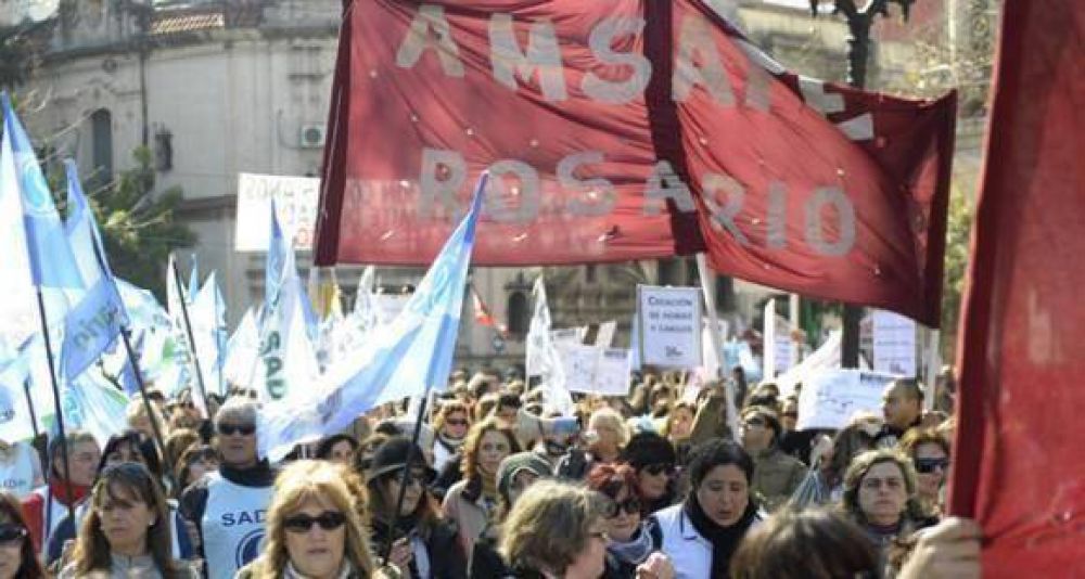 Los maestros rosarinos reclaman una mejora salarial y no descartan "estar en la calle"