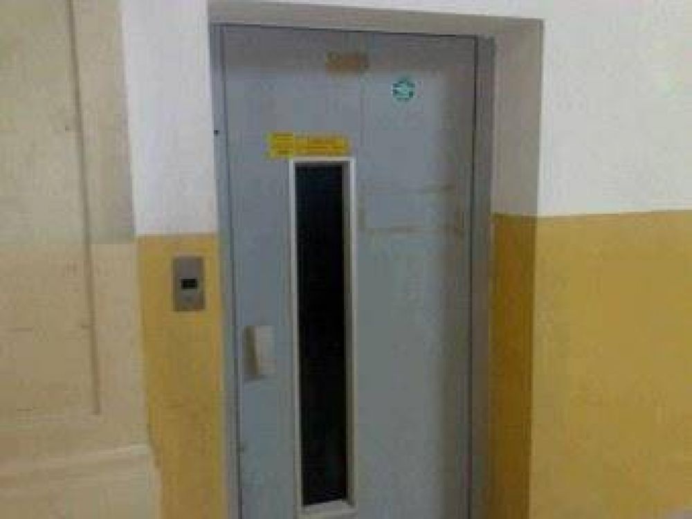 La rotura de los ascensores del Palacio Comunal, ocasiona problemas