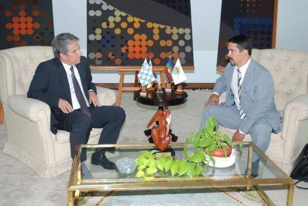 El Gobernador se interioriz� sobre las acciones que impulsa la UTHGRA  
