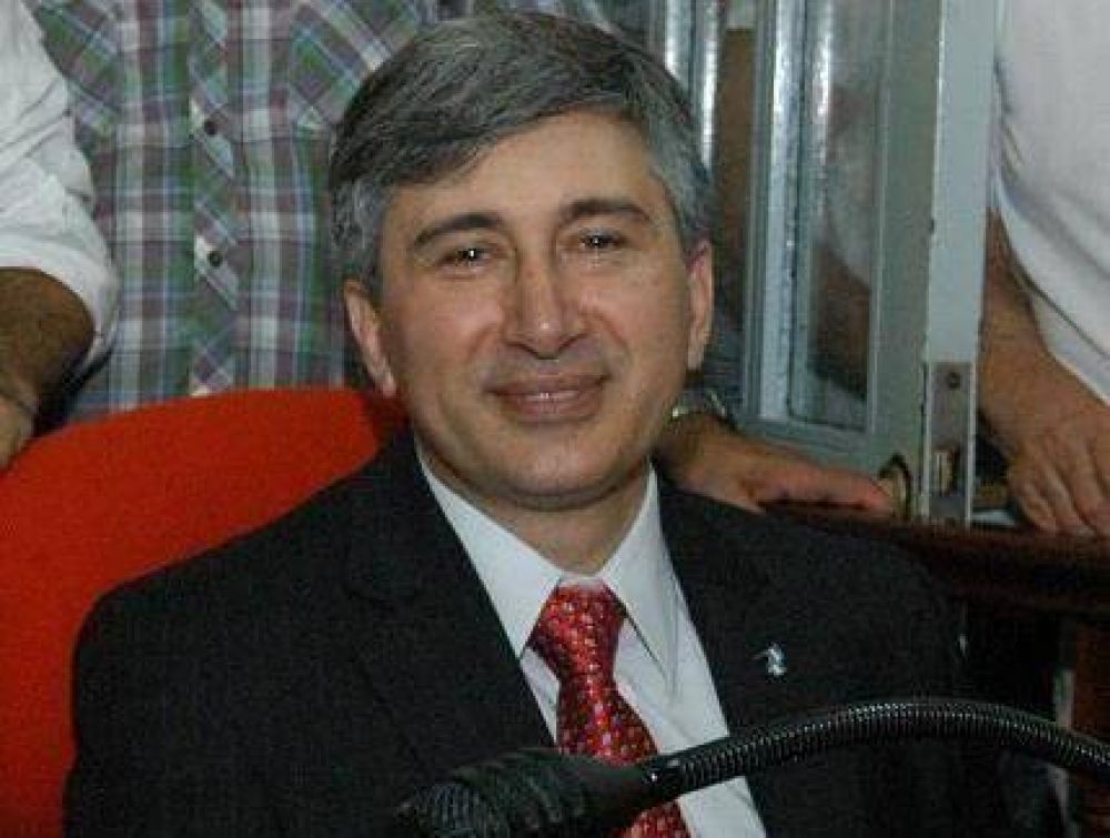 Fuerte respaldo de Alejandro Phatouros a "la compa�era Cristina �lvarez Rodr�guez"