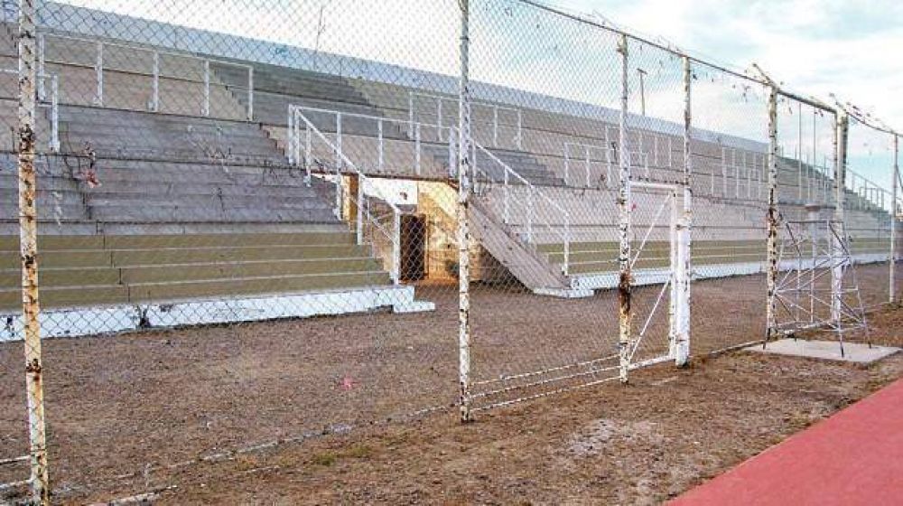 Se trabaja en obras para el Huergo y el estadio municipal