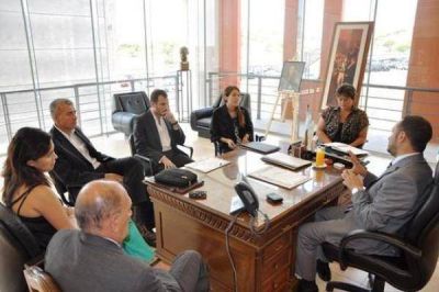 El Ministro de Educaci�n se reuni� con los equipos t�cnicos