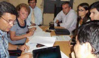 La UCR analiz� la refinanciaci�n de la deuda provincial y de municipios 