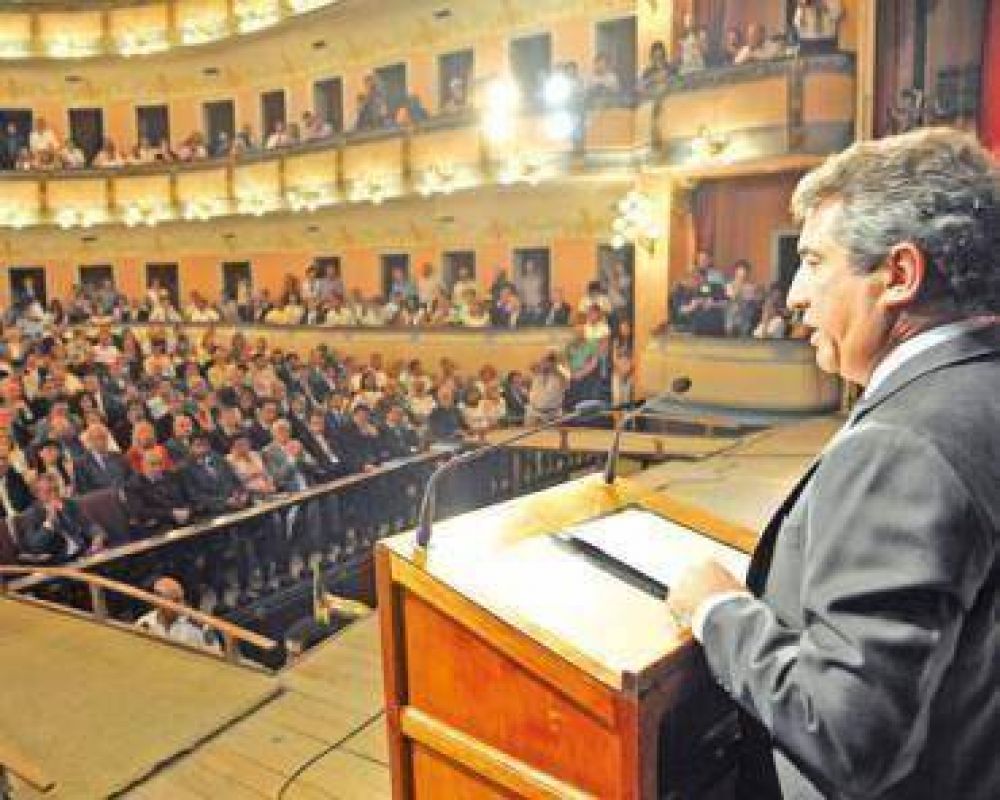 Urribarri pidi� perseverar en el trabajo conjunto para seguir creciendo