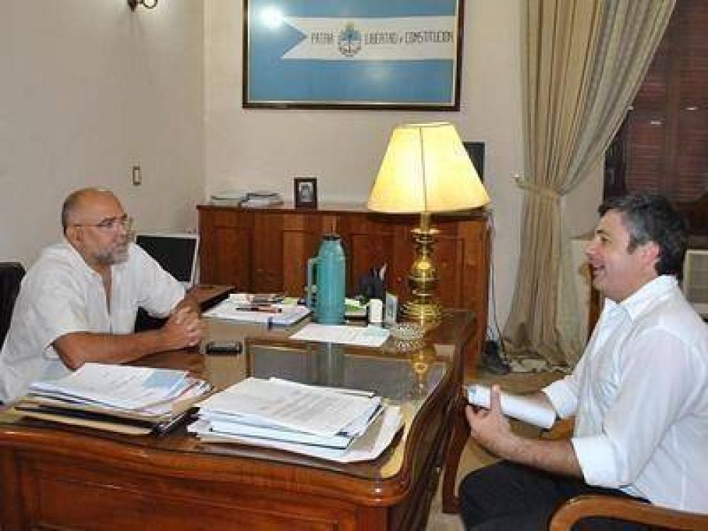 El ministro Vignolo recibi� al dirigente del b�squet Rafael Fond�n