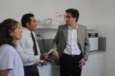 El ministro Luna visit� el centro primario de salud del barrio Ant�rtida III