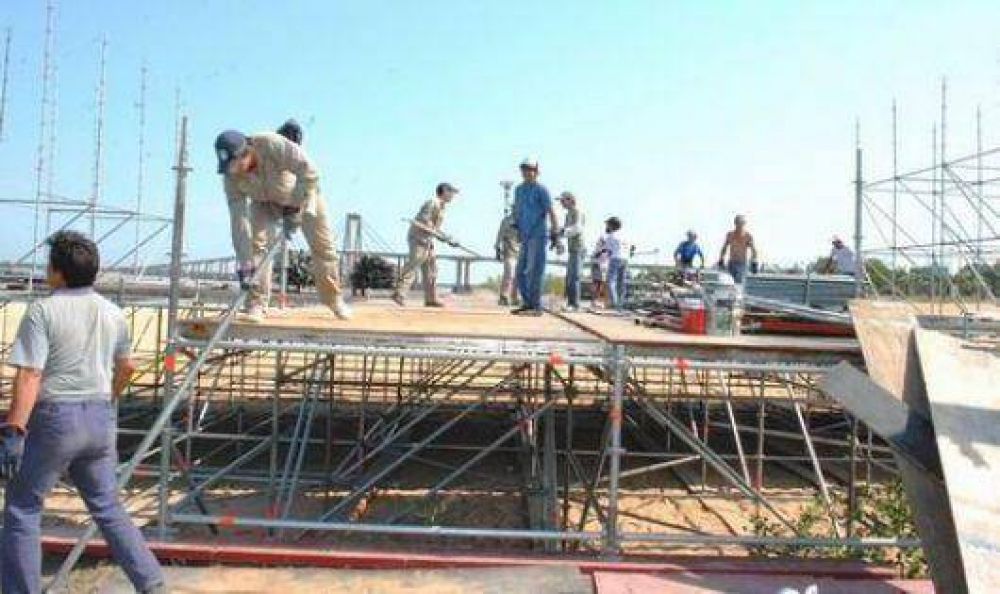 Arman el escenario para la esperada actuaci�n de "Calle 13"