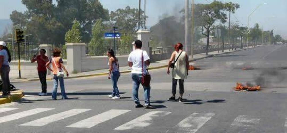 Primer piquete contra la gesti�n de Jalil 