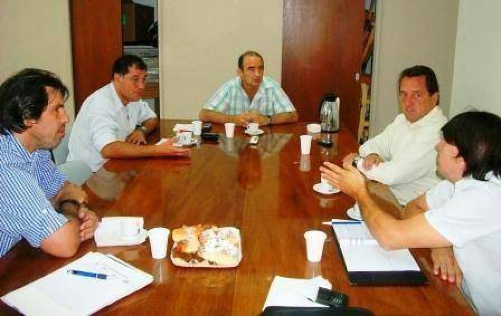 Santero: �estamos trabajando por una regi�n m�s sim�trica, con participaci�n e inclusi�n social�