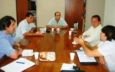 Santero: �estamos trabajando por una regi�n m�s sim�trica, con participaci�n e inclusi�n social�