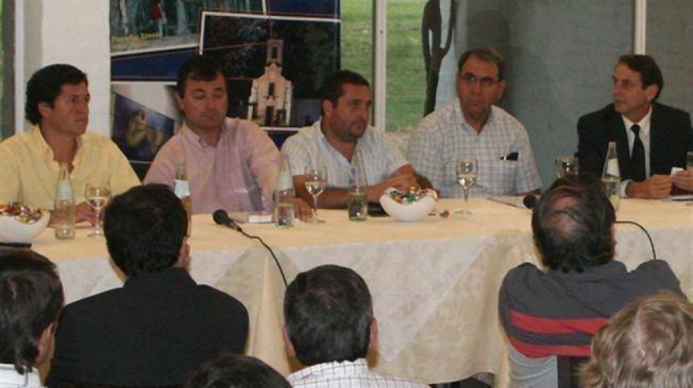Intendentes piden por la autov�a de la ruta 19