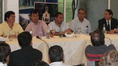 Intendentes piden por la autov�a de la ruta 19