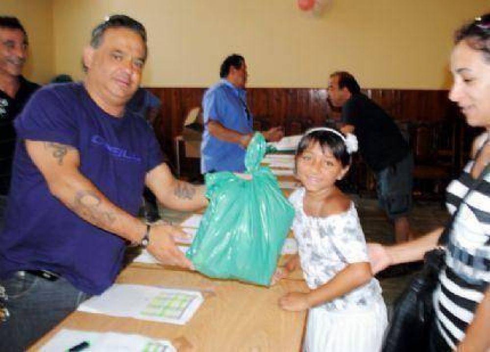La UTA da una mano y entrega �tiles escolares a los hijos de sus afiliados
