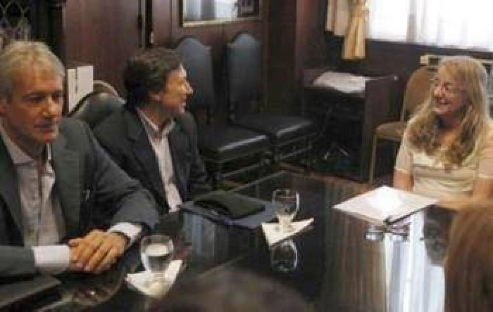 En la Provincia hablan del �alineamiento� de Bevilacqua con La Rosada
