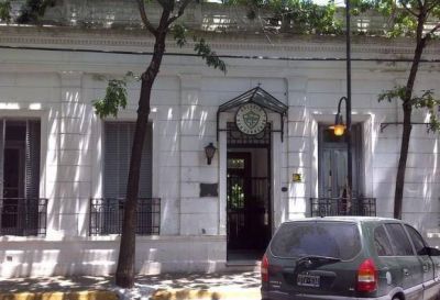 Compr� la escuela de su infancia para evitar que cierre por quiebra