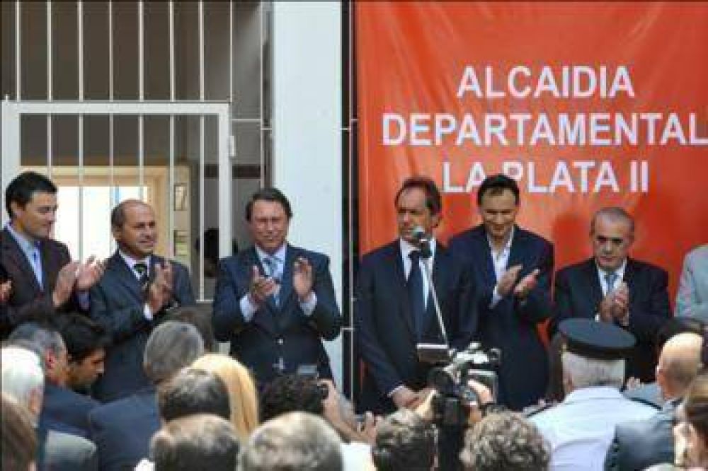 �No habr� m�s detenidos en comisar�as de la regi�n�, dijo Scioli