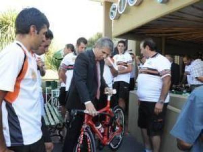El equipo Continental fue visitado por el gobernador Claudio Poggi