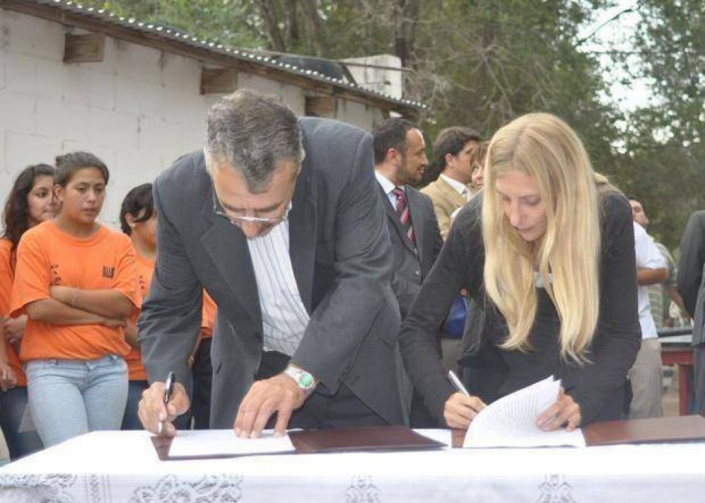 Medio Ambiente: El municipio de Juan Llerena firm� convenio con el Gobierno de San Luis