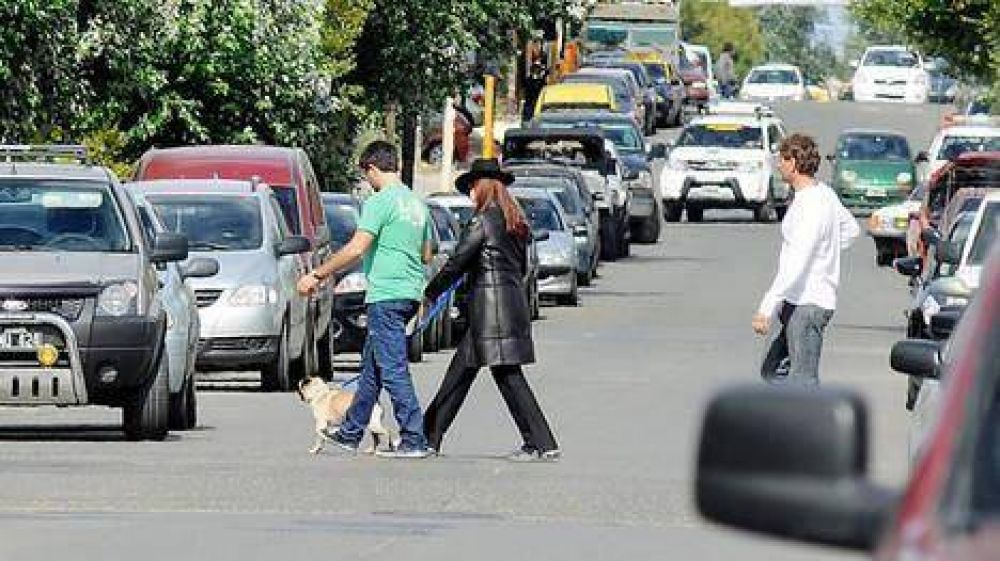 Cristina camin� por R�o Gallegos paseando al perro de su hija Florencia