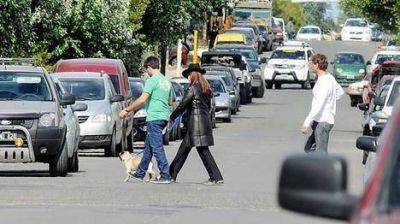 Cristina camin� por R�o Gallegos paseando al perro de su hija Florencia