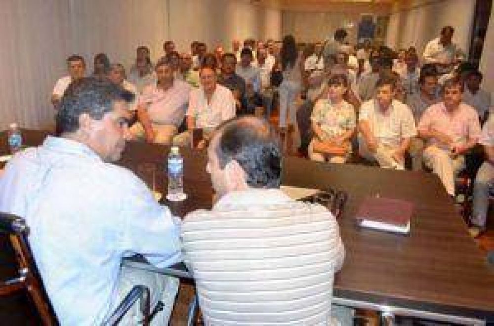 En S�enz Pe�a con intendentes insisti� en limitar las reelecciones en los municipios y unificar los comicios