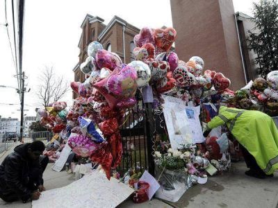 Fans esperan en las calles para darle el �ltimo adi�s a Whitney Houston