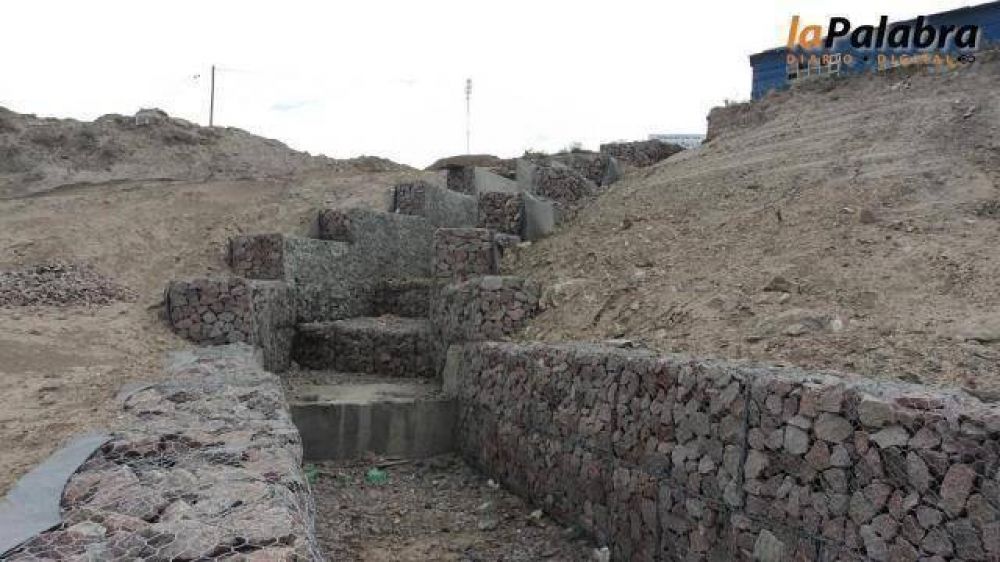 Construcci�n de desag�es puente Patagones-Viedma puente villarino desag�e