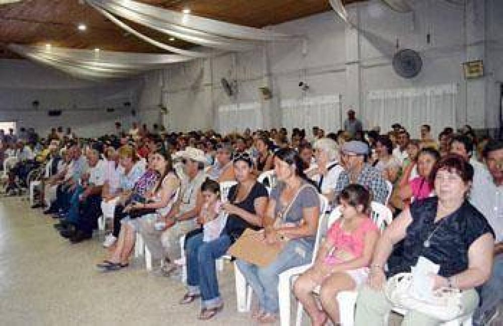 M�s de 300 familias recibieron ayer los t�tulos de sus propiedades