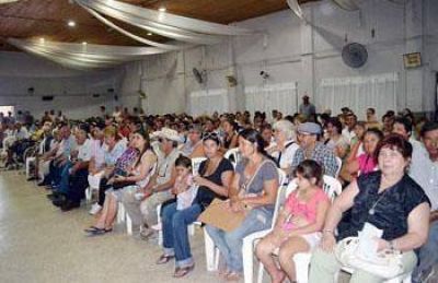 M�s de 300 familias recibieron ayer los t�tulos de sus propiedades
