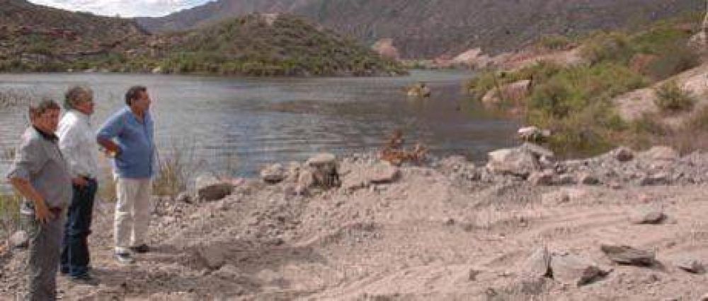 El gobernador recorri� la obra del camino tur�stico del dique de los Sauces