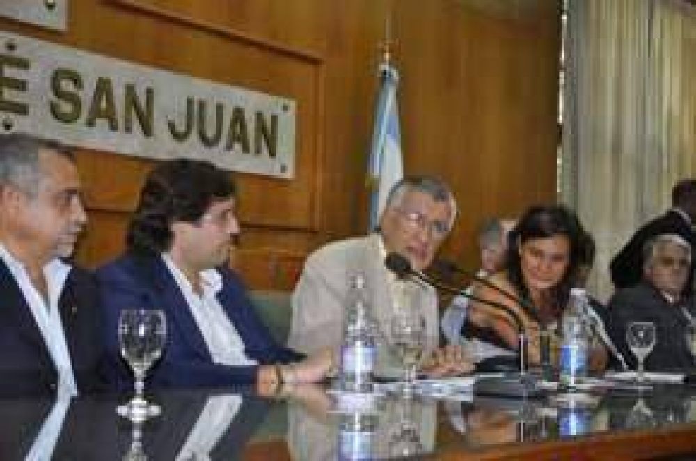 Entregaron subsidios y cargadores solares, firmaron convenios y anunciaron cr�ditos a tasa cero