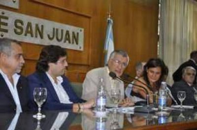 Entregaron subsidios y cargadores solares, firmaron convenios y anunciaron cr�ditos a tasa cero