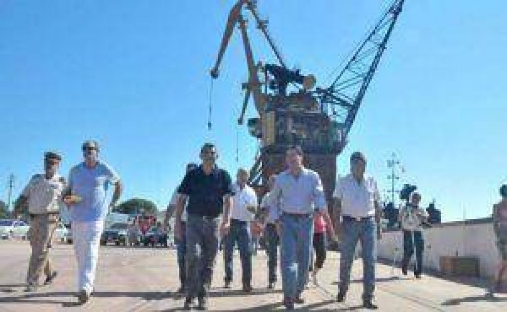 Inversi�n para la optimizaci�n del Puerto de Barranqueras: llegaron tres nuevas gr�as