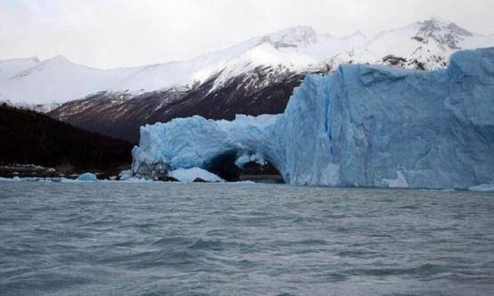El glaciar Perito Moreno ya inici� el proceso que culmina con su imponente rompimiento