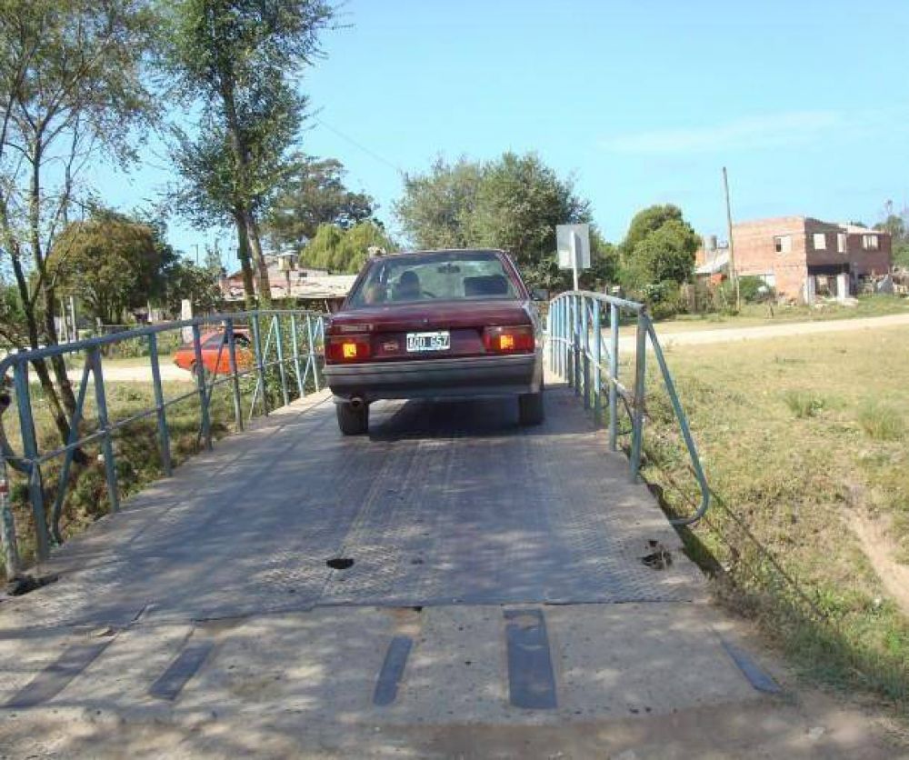Piden la construcci�n de un puente vehicular en el arroyo La Tapera