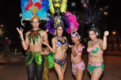 El carnaval misionero vive una jornada de esplendor en la Costanera