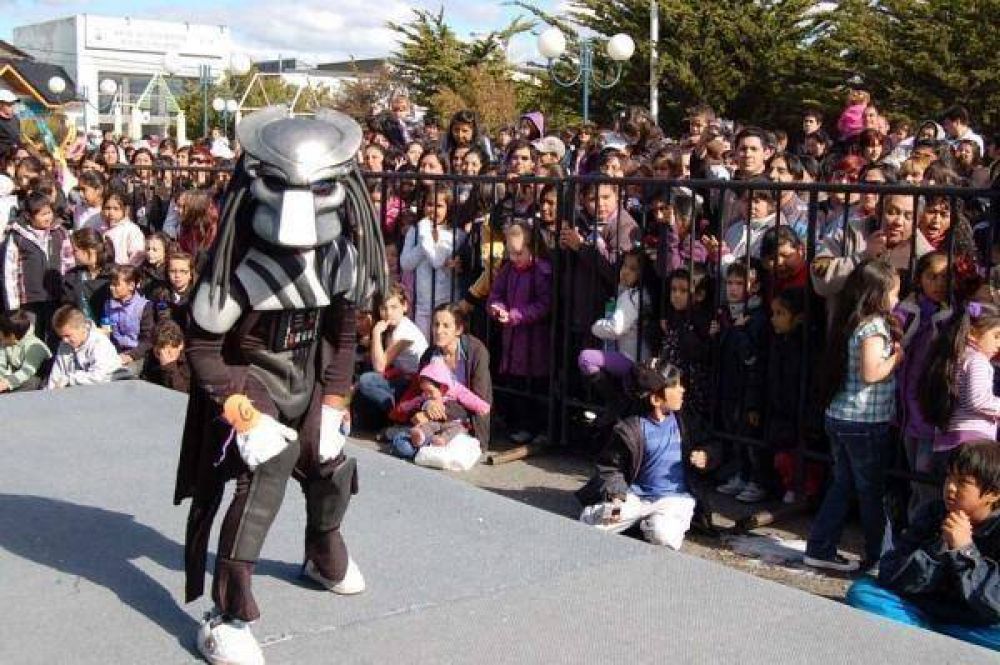 Con importante acompa�amiento de p�blico se desarroll� el carnaval infantil 2012