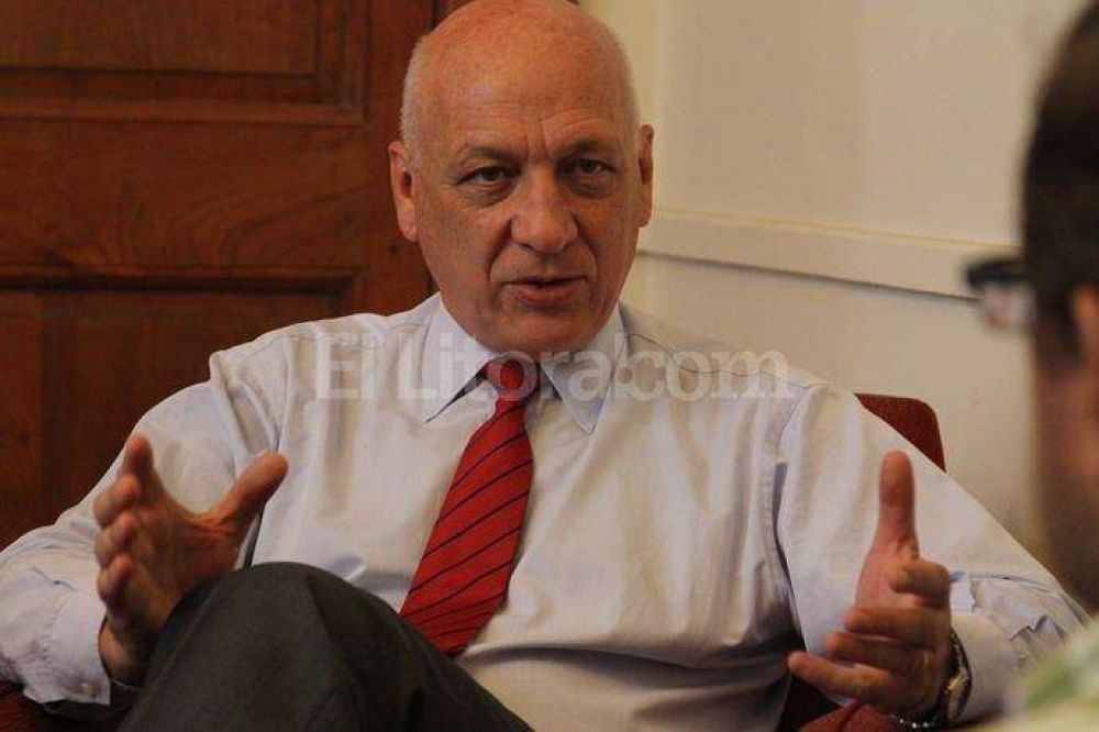 �Endeudar la provincia para pagar sueldos ser�a el peor error que podr�a cometer�