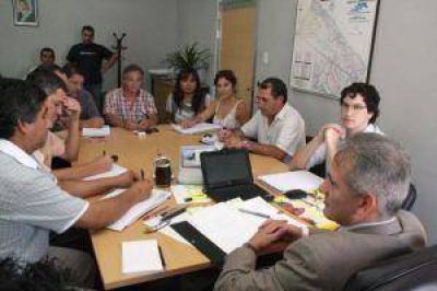 En medio de las advertencias de los gremios, el gobierno busca asegurar el normal inicio de las clases