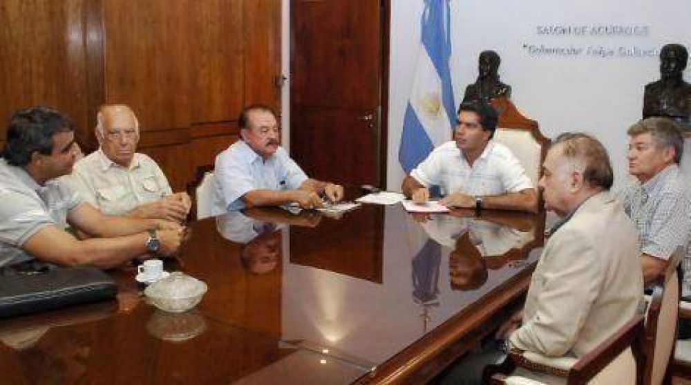 Capitanich y dirigentes del Colegio de Seguros del Chaco analizaron temas ligados a la actividad del sector