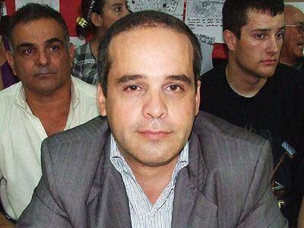 ESTEBAN ECHEVERR�A: Para la oposici�n, la polic�a comunal debe ser �responsable y ordenada�
