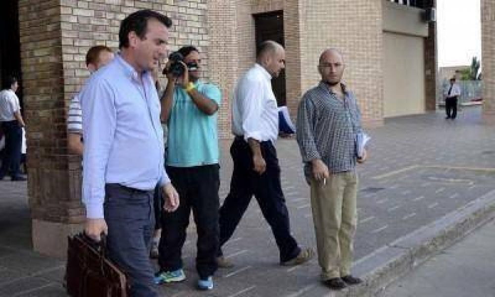 P�rez saca su propio diario y hace que sus ministros usen Twitter