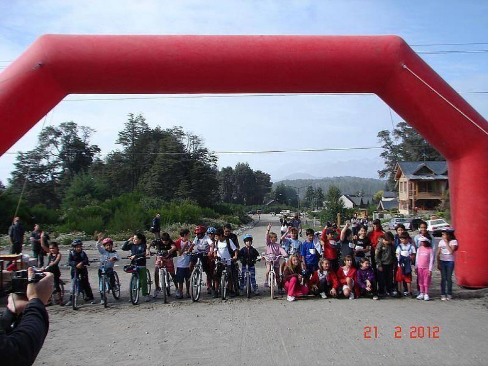 Se corri� el 1er. Triatl�n Infantil de Villa La Angostura