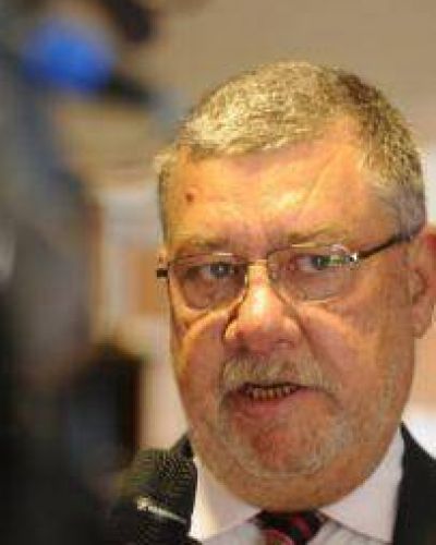 Meza Evans Le Respondi� Al Consejo De Procuradores