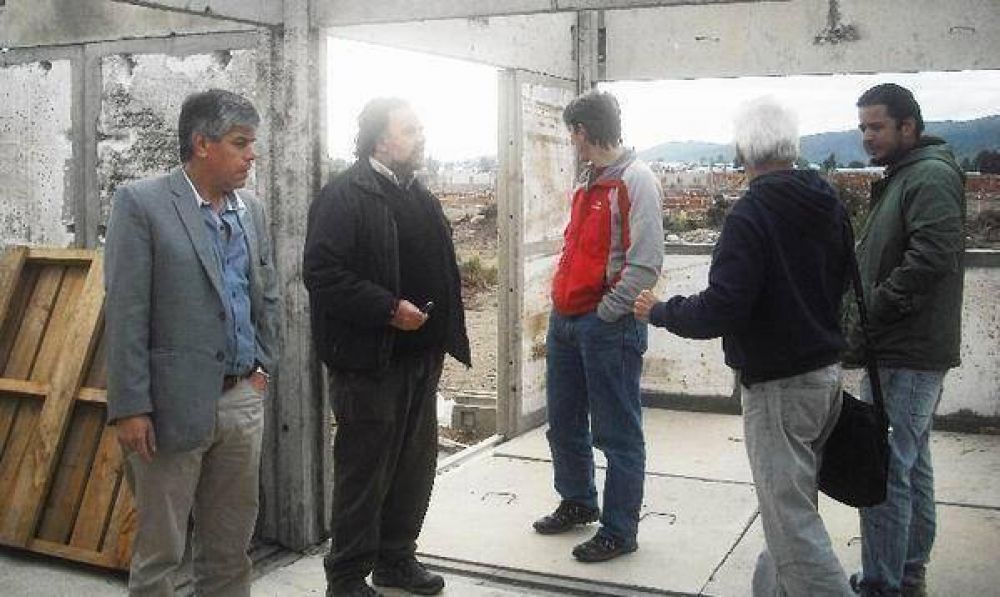  Peralta visit� al grupo cooperativo Valle Azul