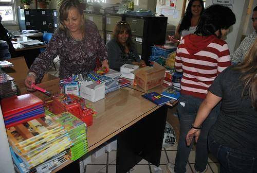 El Municipio comenz� la entrega de kits escolares