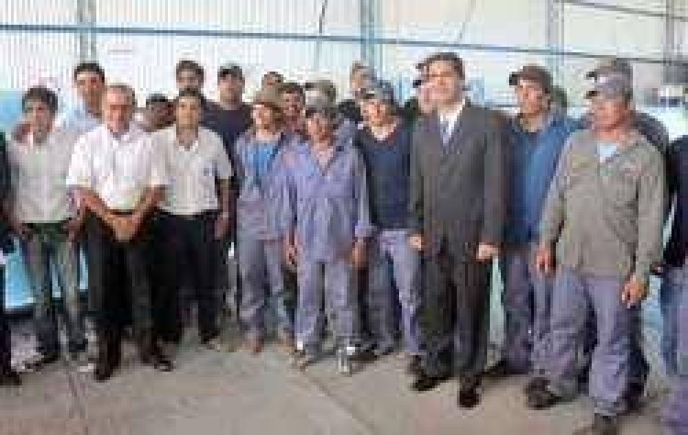 Capitanich resalt� el despegue industrial de S�enz Pe�a 