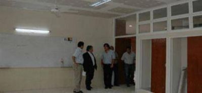 El Ministro Bosetti constat� los arreglos en el edificio de los profesorados