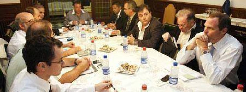 Gobernador, ministros y funcionarios cobran 36% del sueldo como �no remunerativo�